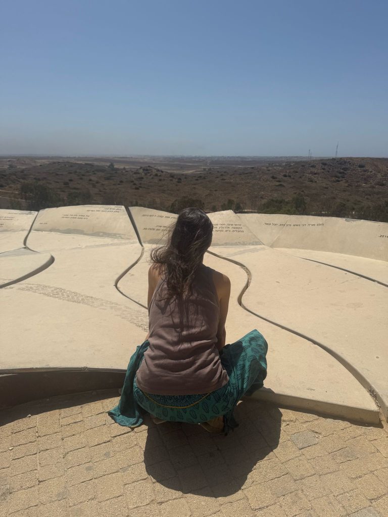 5c345add-c3fe-48bc-b8aa-69bbb04e7d4c praying for peace in the gaza border in Israel